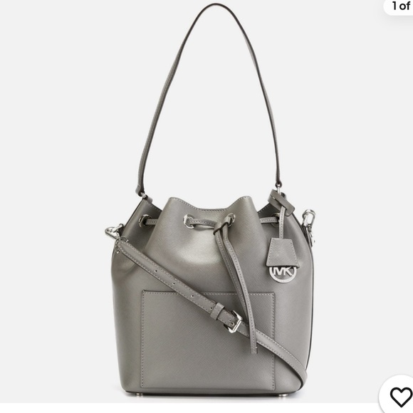 Michael Kors Greenwich Saffiano
Bucket Bag GRAY CROSSBODY - Picture 1 of 7